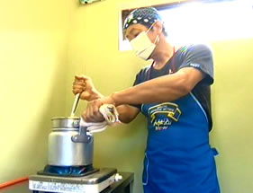 �������i