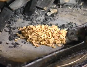 �������i