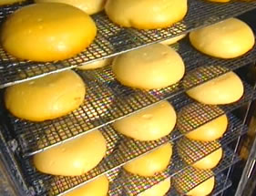 �������i